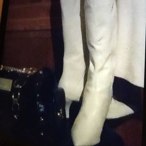 Victoria secret boots size 7 ivory BNWT